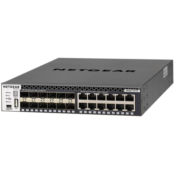 12 RJ-45 Ethernet porty a 12 SFP+ sloty