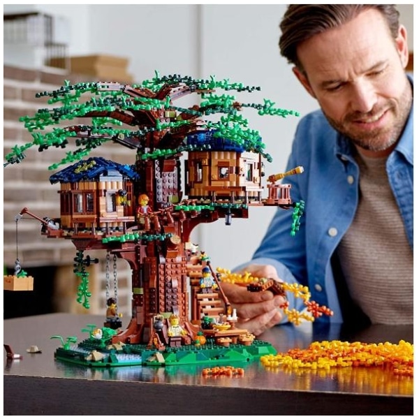 LEGO Treehouse Minifigures