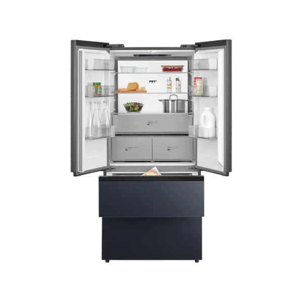 Otvorená chladnička Midea MDRF705BIE70 s plne naloženými policami a priehradkami