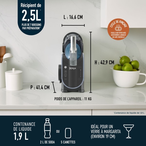 Ninja SLUSHi s vyznačenými rozmermi a kapacitou nádoby, interiérová scéna na kuchynskej linke