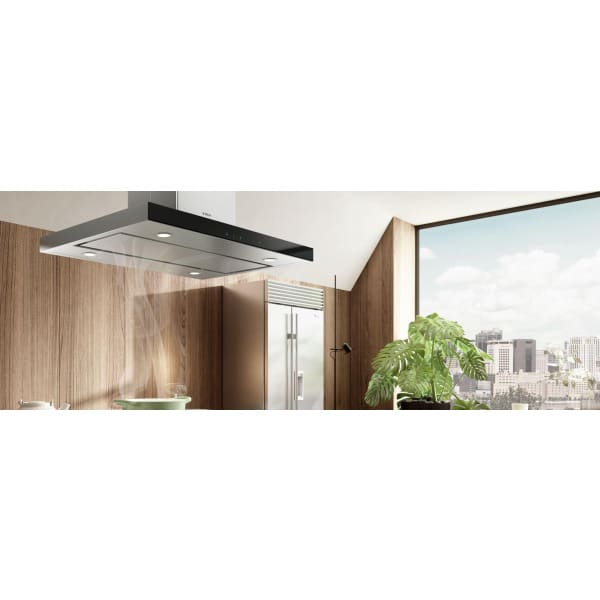 Detail digestora Elica s dotykovým ovládaním a zapnutými LED svetlami