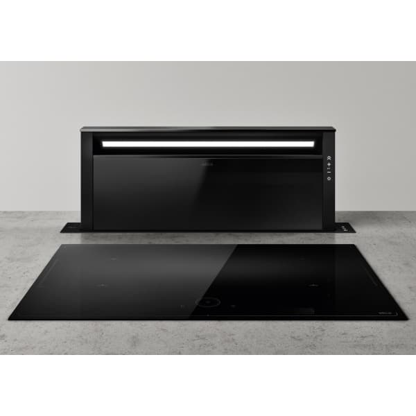 Elica GETUP IX/A/90 s varnou doskou, predný pohľad na čierny panel a dotykové ovládanie.