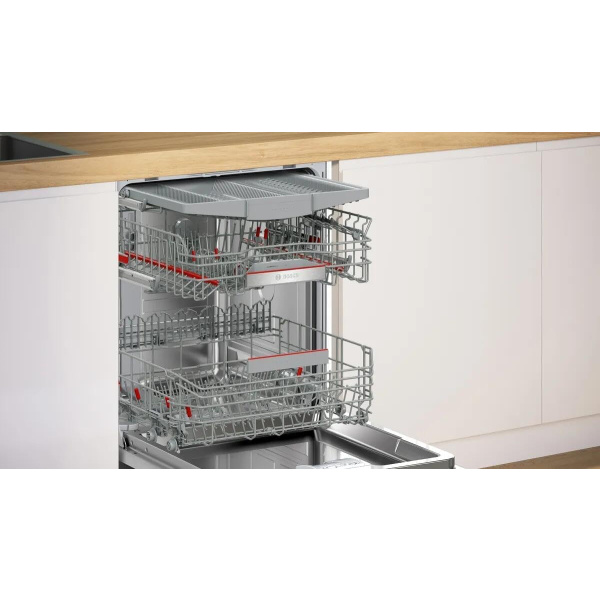 Bosch SMU6ECS12E s otvorenými košmi: tri úrovne vrátane VarioSchublade pre príbor.